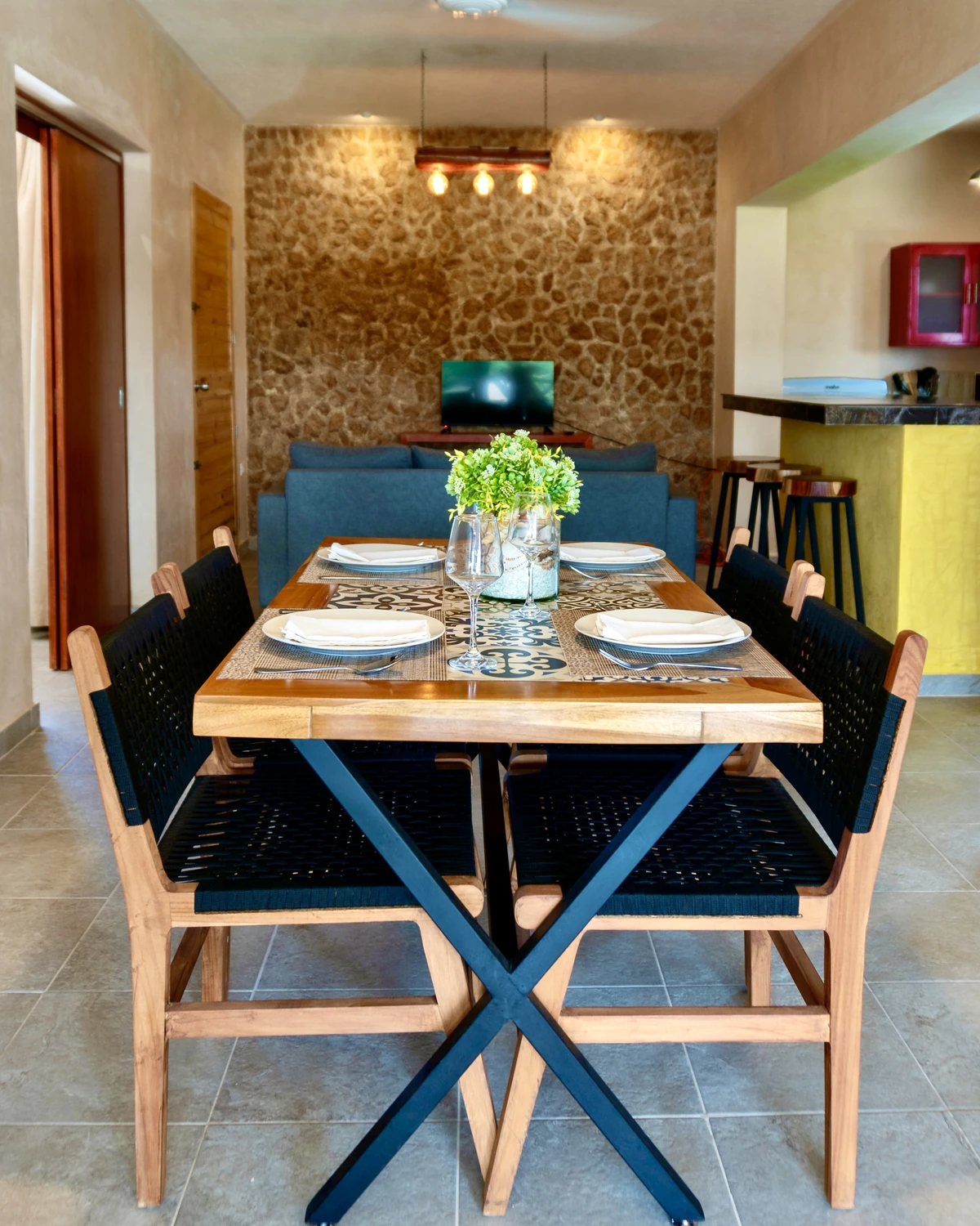 Piscina tropical con chukum, exclusiva de huéspedes en Kinila Apartments, Chicxulub