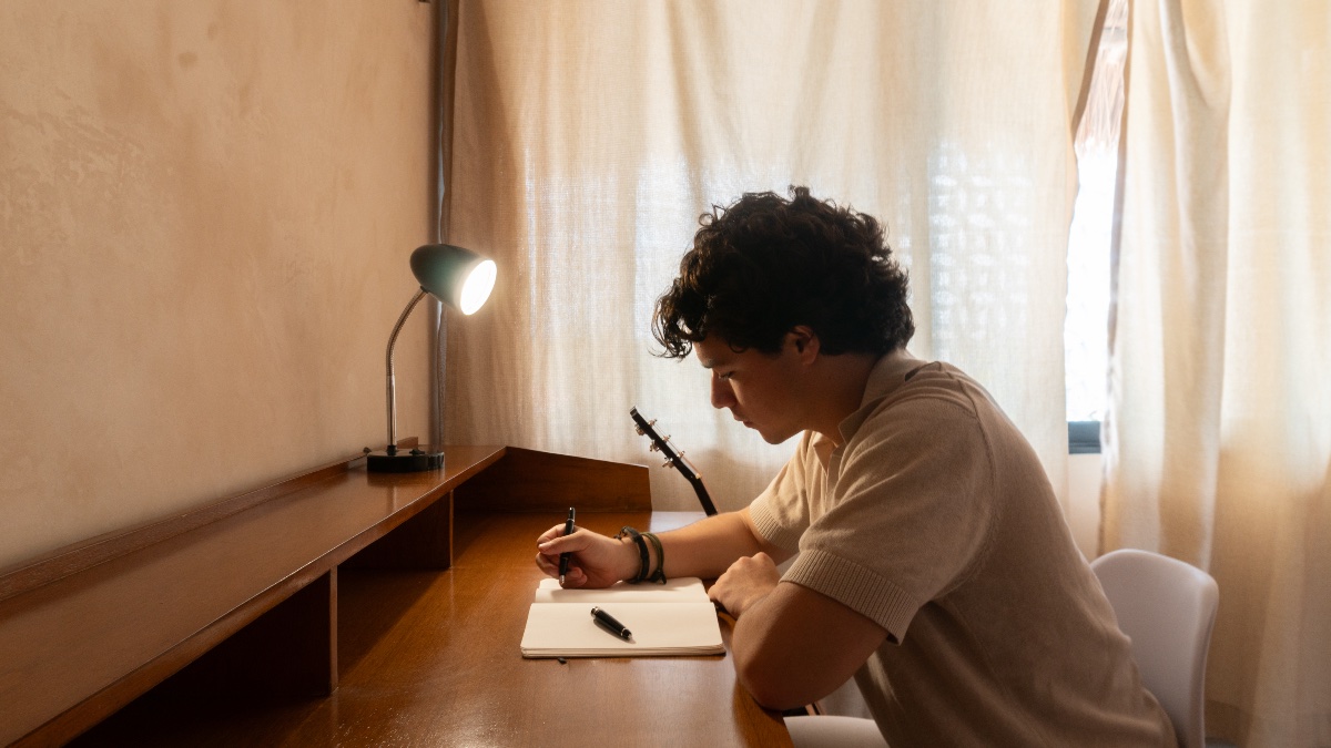 Área de trabajo con escritorio para nómadas digitales en Kinila Apartments, Progreso