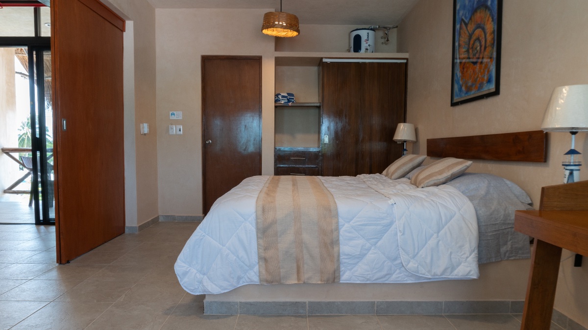 Recámara principal con cama King Size en Kinila Apartments, Progreso Yucatán