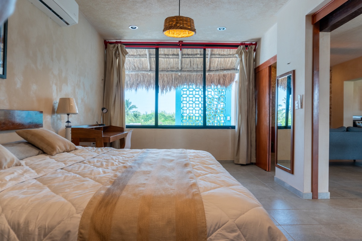 Recámara principal con cama King Size en Kinila Apartments, Progreso Yucatán